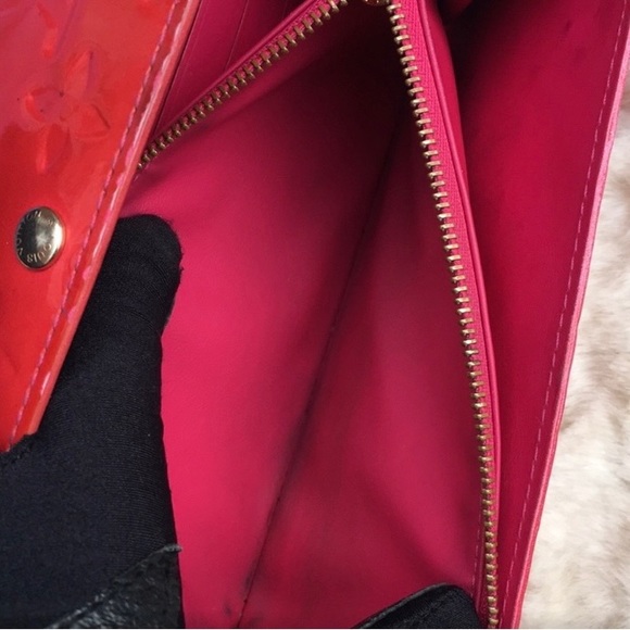 LOUIS VUITTON SARAH WALLET - no chain - Picture 6 of 15